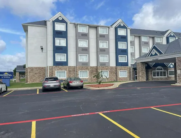 Microtel Inn & Suites by Wyndham Bossier City hotel detail image 1