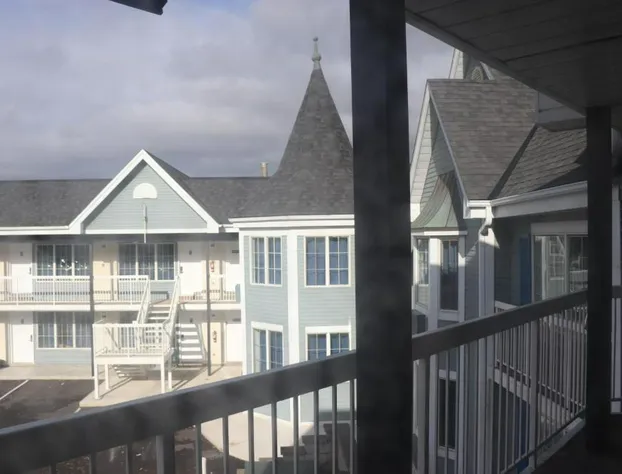 Falls Lodge and Suites hotel detail image 1