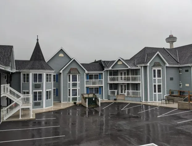 Falls Lodge and Suites hotel detail image 3