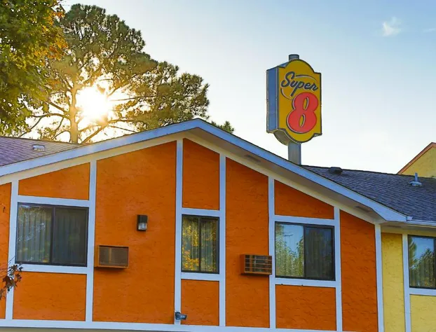 Super 8 by Wyndham Charlotte University hotel detail image 2