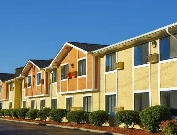 Super 8 by Wyndham Charlotte University hotel detail image 4