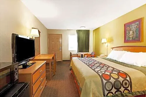 Super 8 by Wyndham Charlotte Downtown Area hotel detail image 3