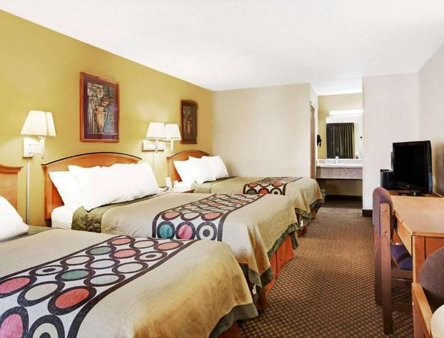 Super 8 by Wyndham Charlotte Downtown Area hotel detail image 1