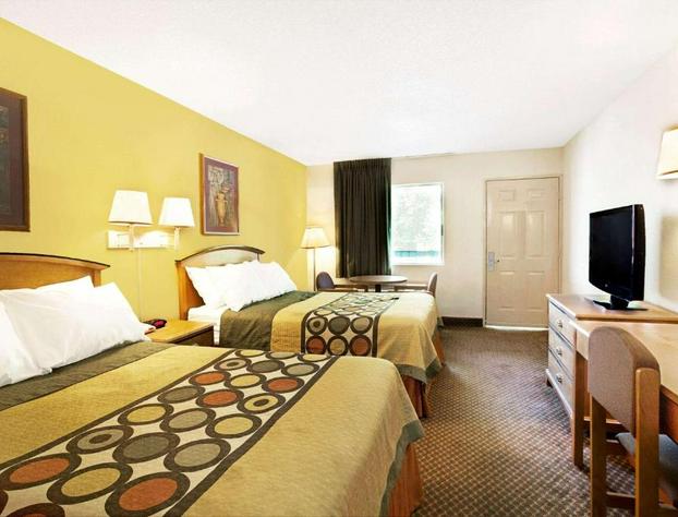 Super 8 by Wyndham Charlotte Downtown Area hotel detail image 2