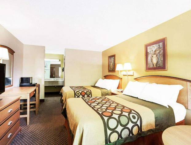 Super 8 by Wyndham Charlotte Downtown Area hotel detail image 3