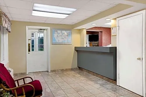 Super 8 by Wyndham Charlotte Downtown Area hotel detail image 4