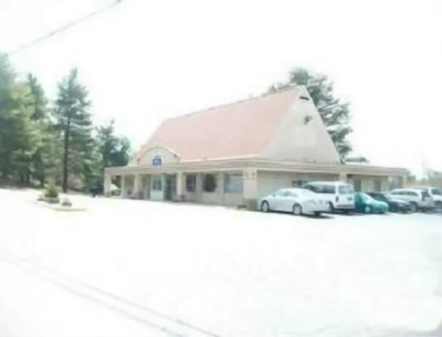 Super 8 by Wyndham Asheville Airport hotel detail image 1