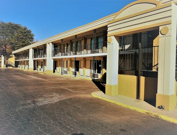 Super 8 by Wyndham Asheville Airport hotel detail image 3