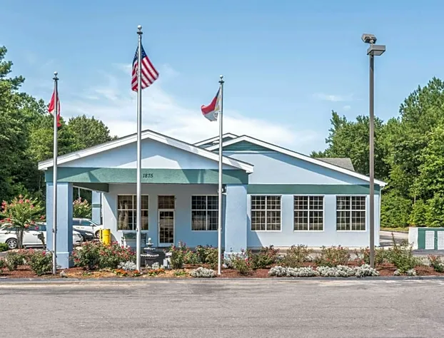 Super 8 by Wyndham Fayetteville hotel detail image 1