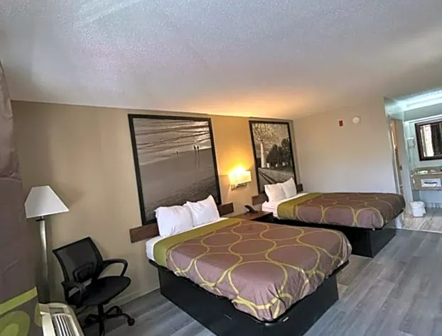 Super 8 by Wyndham Fayetteville hotel detail image 2