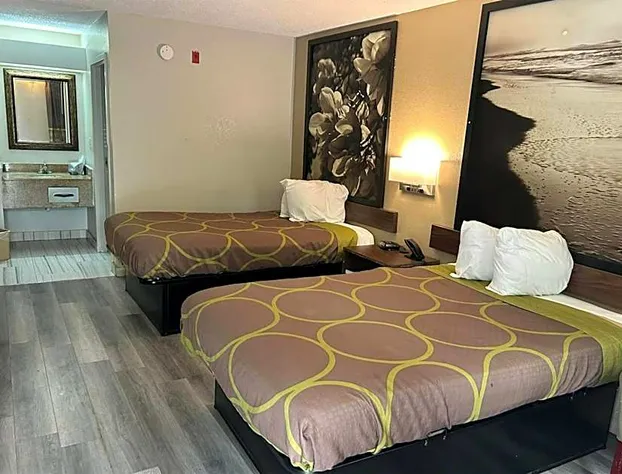 Super 8 by Wyndham Fayetteville hotel detail image 1