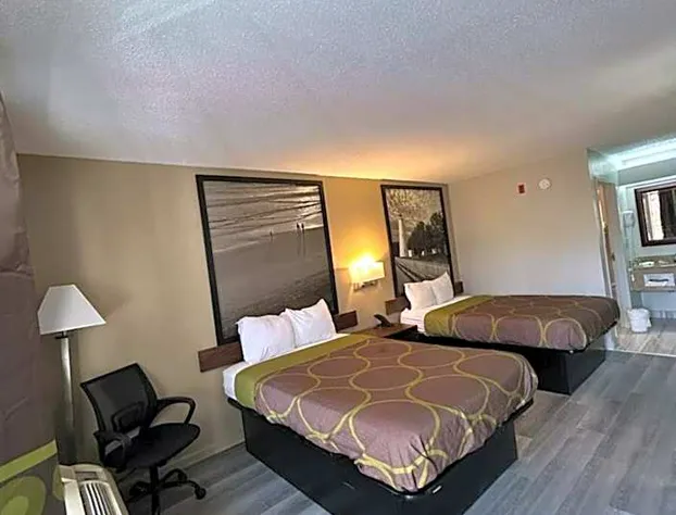 Super 8 by Wyndham Fayetteville hotel detail image 2