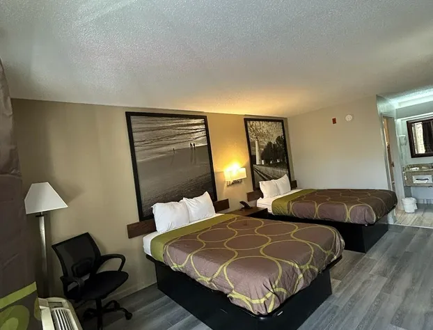 Super 8 by Wyndham Fayetteville hotel detail image 3