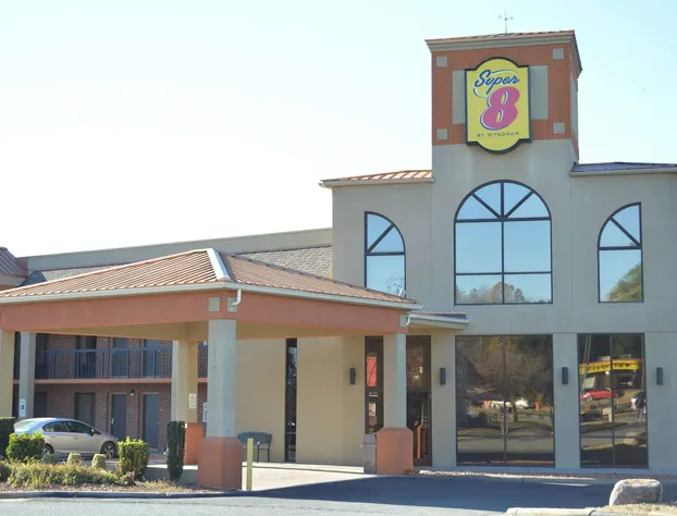 Super 8 by Wyndham Huntersville/Charlotte Area hotel detail image 1