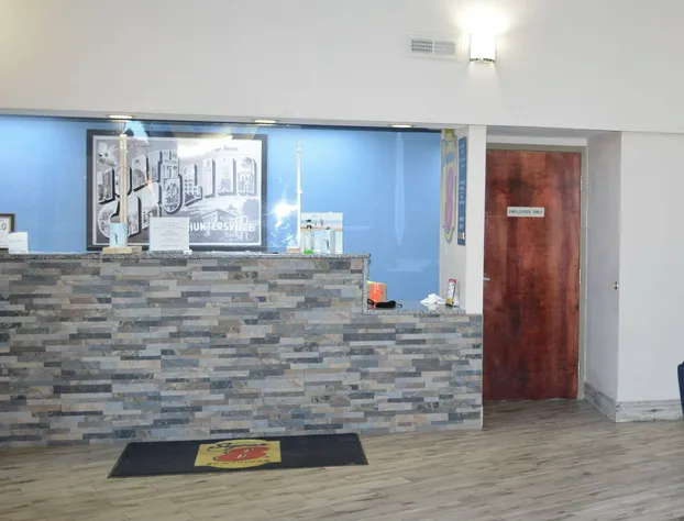 Super 8 by Wyndham Huntersville/Charlotte Area hotel detail image 2