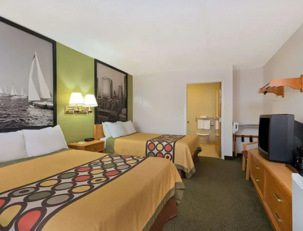 Super 8 by Wyndham Huntersville/Charlotte Area hotel detail image 4