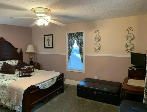 Emerald Necklace Inn Bed and Breakfast hotel detail image 2