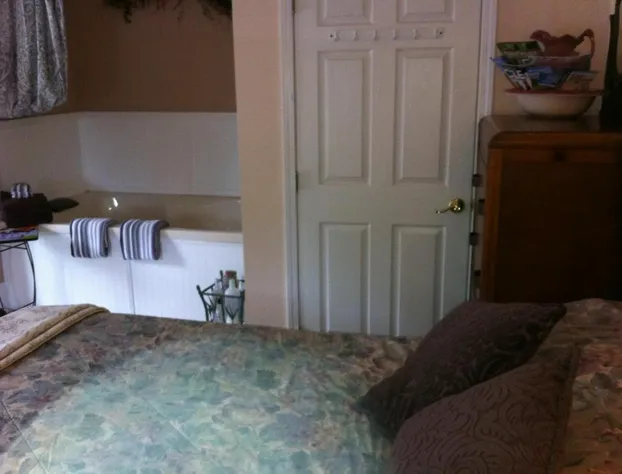 Emerald Necklace Inn Bed and Breakfast hotel detail image 4