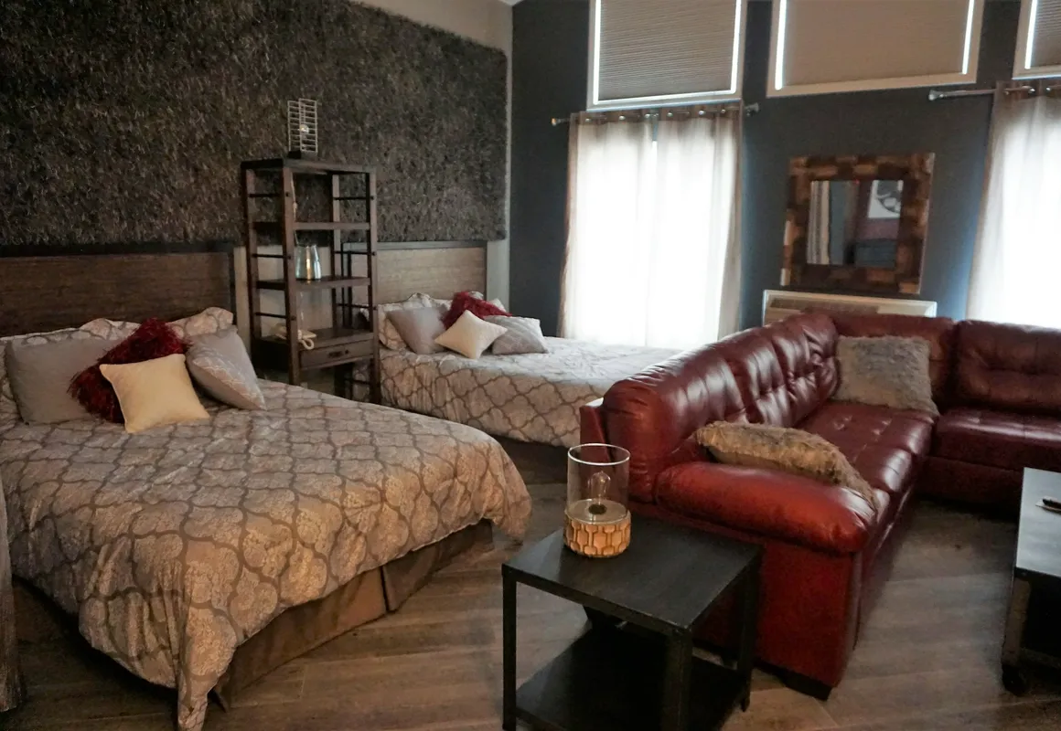 River Hills Hotel hotel hero