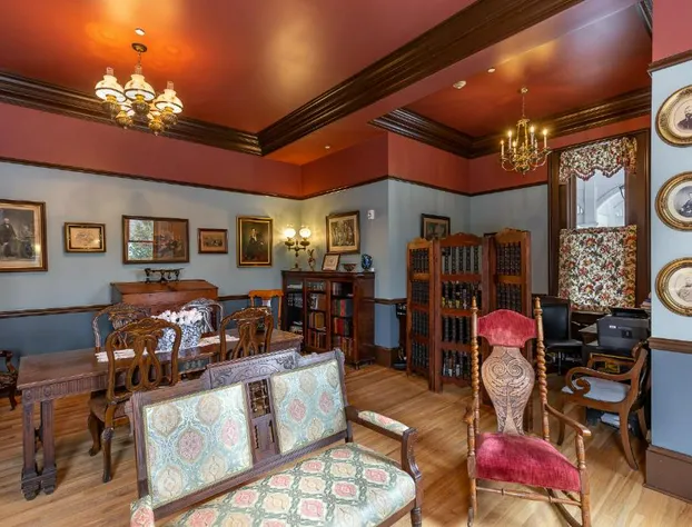 Steele Mansion hotel detail image 2