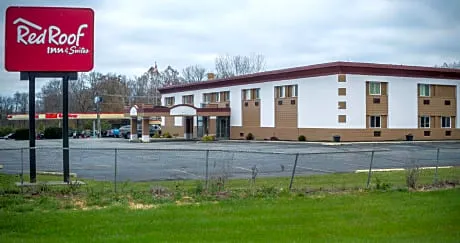 Red Roof Inn & Suites Piqua - I-75 hotel hero