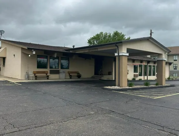 Executive inn hotel detail image 1