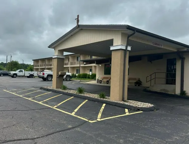 Executive inn hotel detail image 2