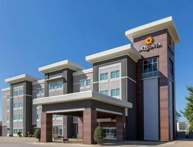 La Quinta Inn & Suites by Wyndham Durant hotel detail image 1