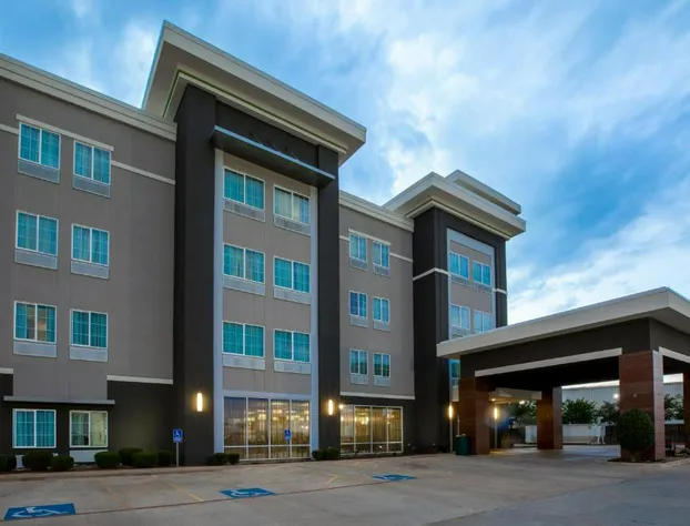 La Quinta Inn & Suites by Wyndham Durant hotel detail image 2