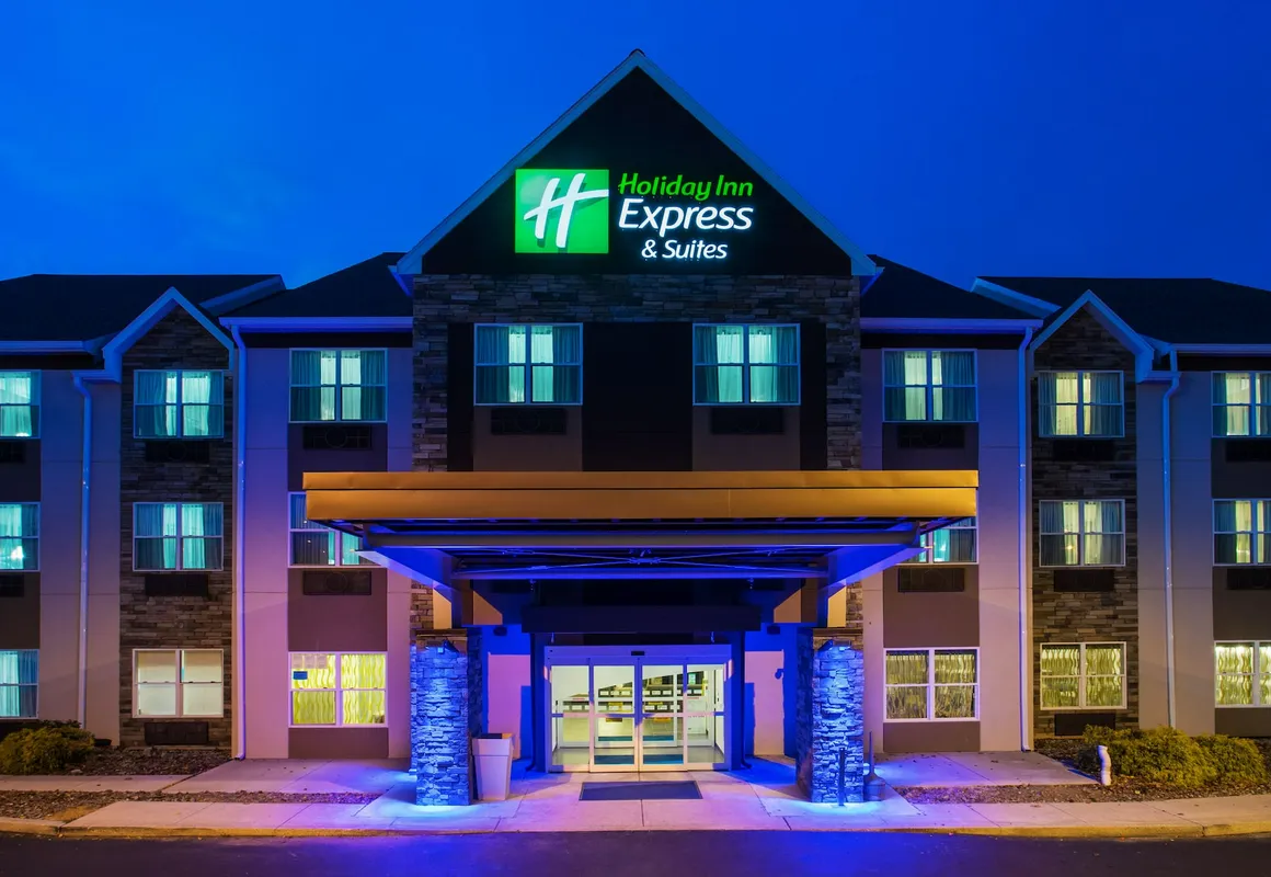 Holiday Inn Express & Suites Wyomissing by IHG hotel hero