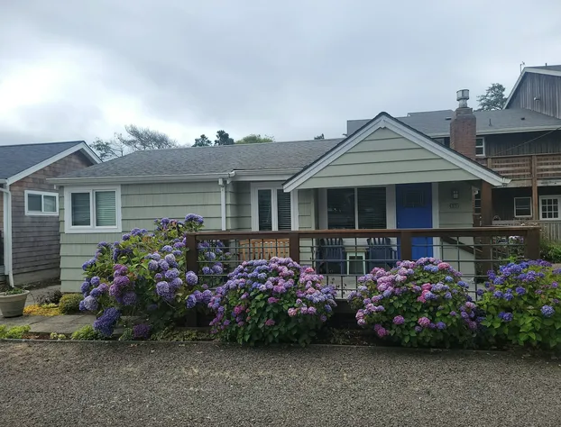 The Waves/The Argonauta Inn/The White Heron Lodge hotel detail image 1
