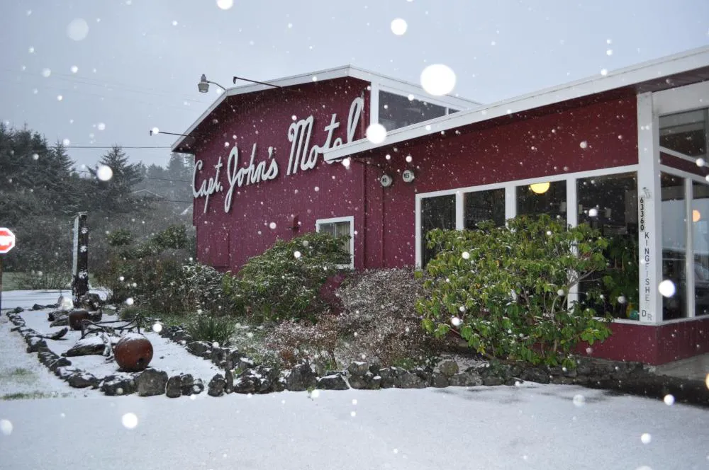 Capt John's Motel hotel hero