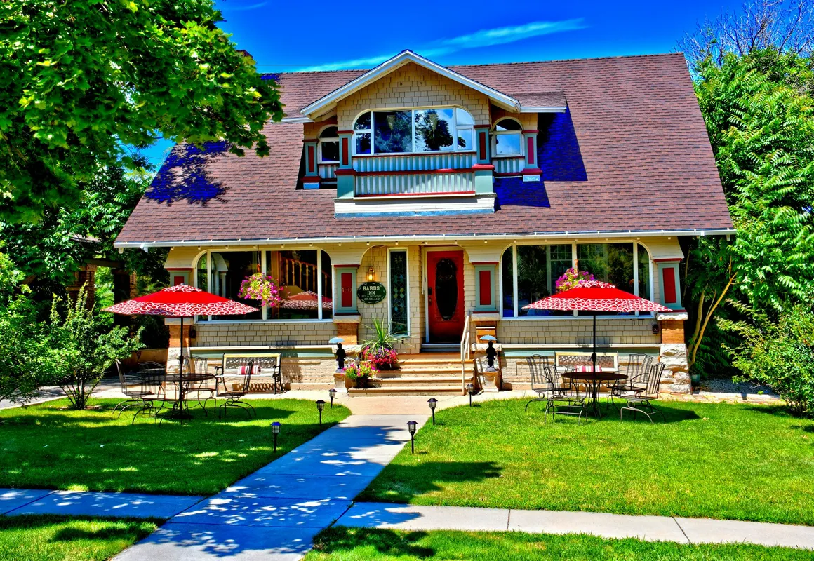 Bard's Inn hotel hero