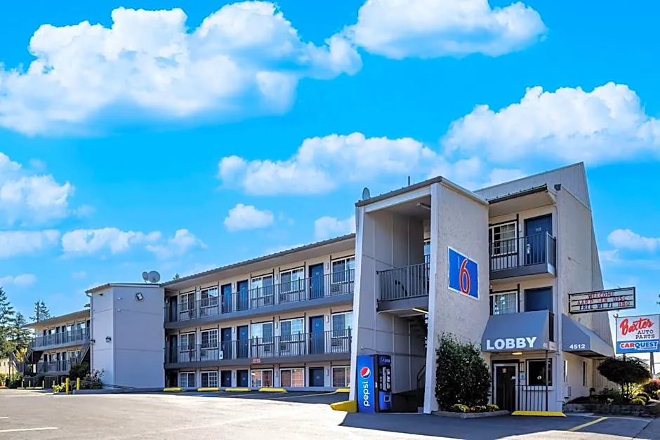 Motel 6 Portland, OR - Southeast hotel hero