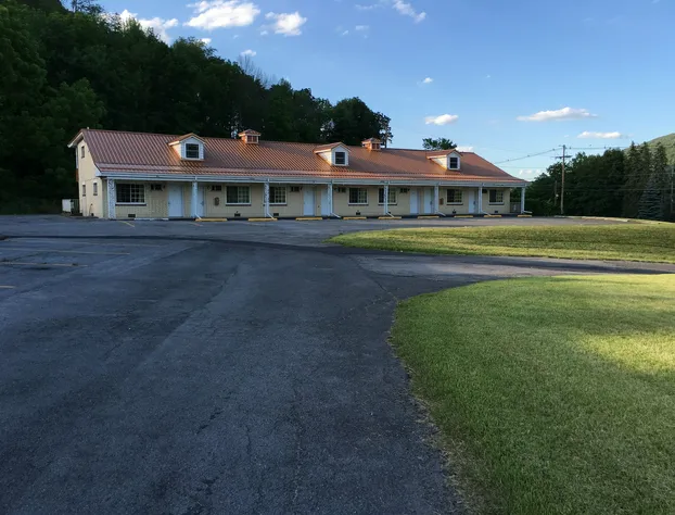 Relax Inn Altoona hotel detail image 1