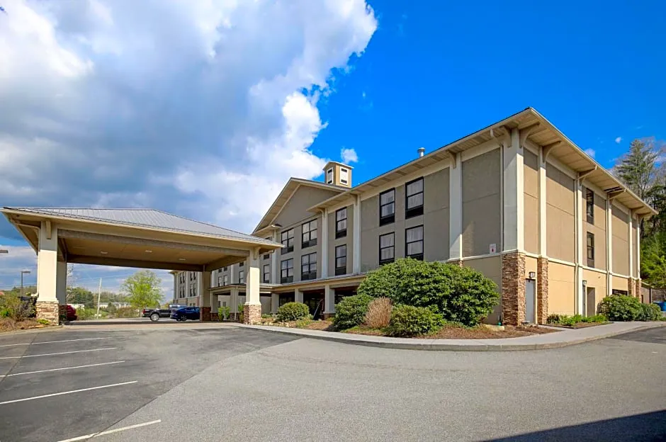 Quality Inn & Suites Boone - University Area hotel hero