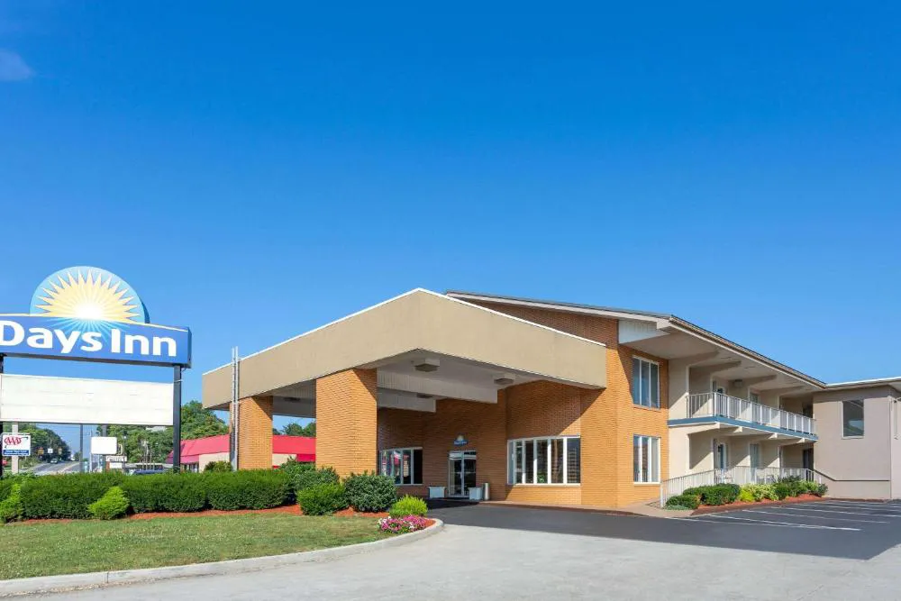 Days Inn by Wyndham Breezewood hotel hero