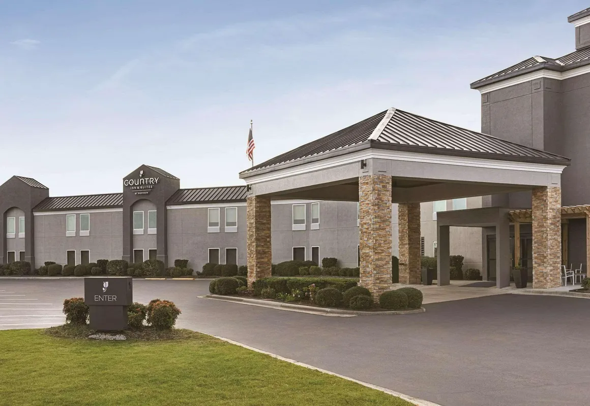 Country Inn & Suites by Radisson, Dunn, NC hotel hero