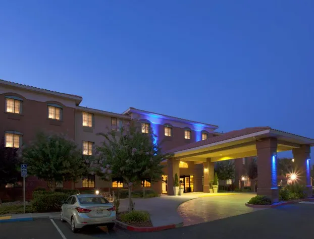 Holiday Inn Express & Suites Davis - University Area by IHG hotel detail image 1