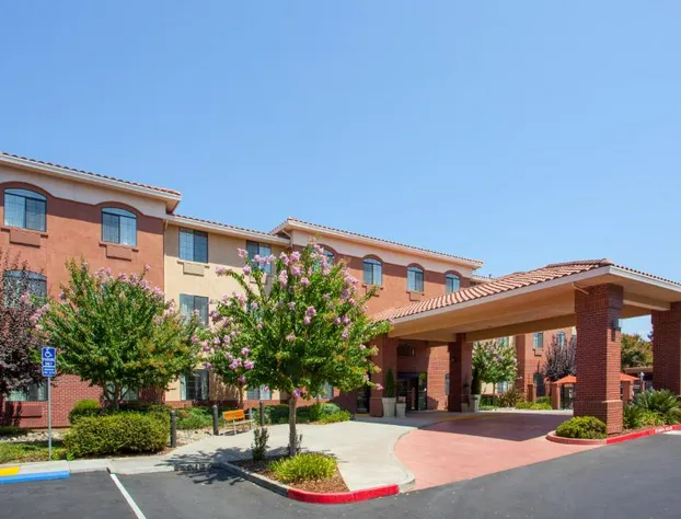 Holiday Inn Express & Suites Davis - University Area by IHG hotel detail image 2