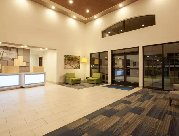 Holiday Inn Express & Suites Davis - University Area by IHG hotel detail image 3