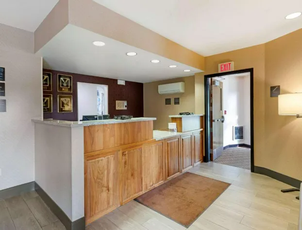 Comfort Inn & Suites Market - Airport hotel detail image 2