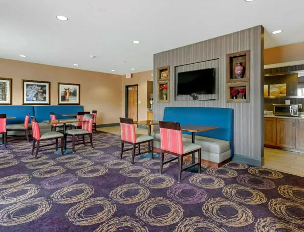 Comfort Inn & Suites Market - Airport hotel detail image 4