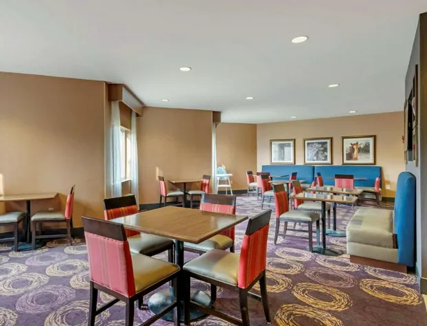 Comfort Inn & Suites Market - Airport hotel detail image 3