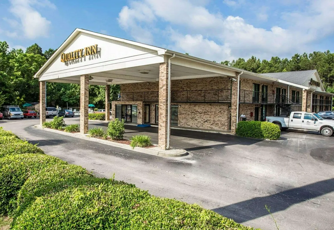 Quality Inn Manning I-95 hotel hero