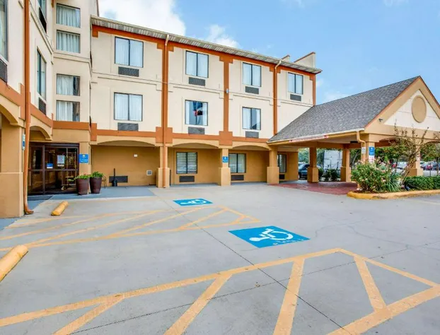 Comfort Inn & Suites Love Field - Dallas Market Center hotel detail image 1