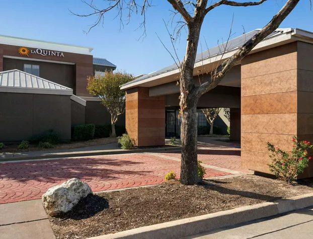 La Quinta Inn & Suites by Wyndham Round Rock North hotel detail image 1