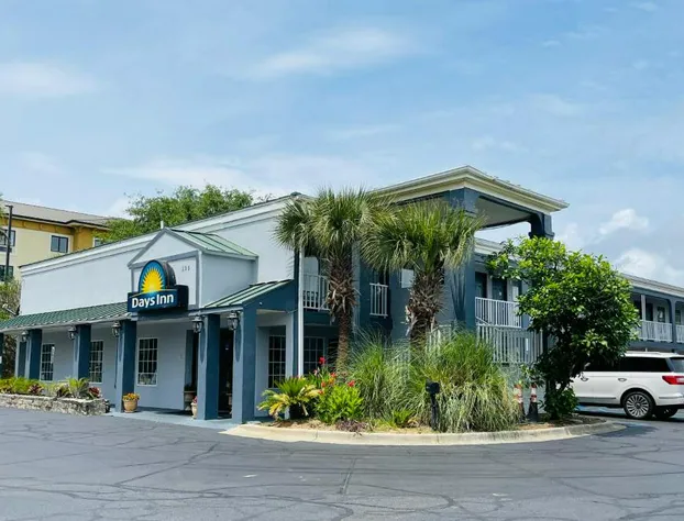 Days Inn by Wyndham Fort Walton Beach hotel detail image 1
