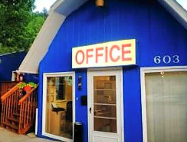 The Brookside Motel / Mt. Rushmore hotel detail image 1