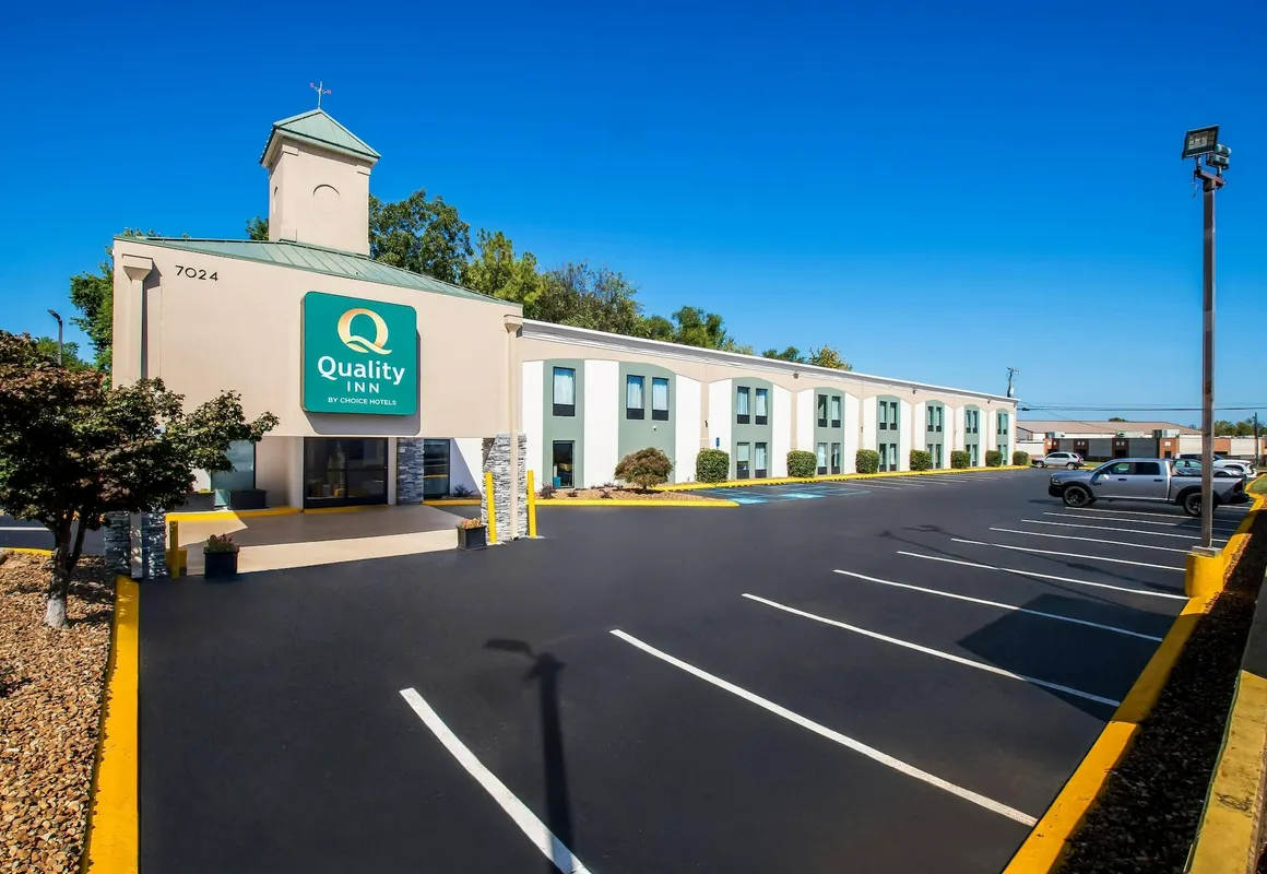 Quality Inn Chattanooga Hamilton Place hotel hero